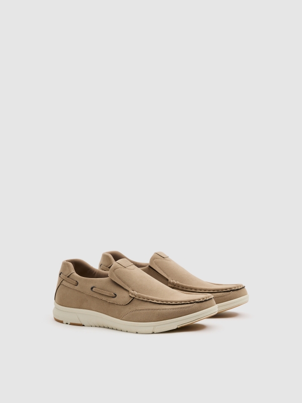 Mocasín efecto piel con suela goma beige vista frontal 45º