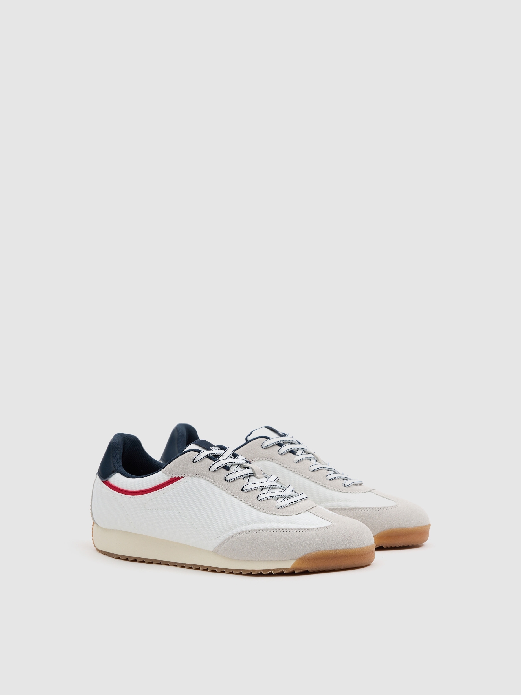 Deportivas retro efecto piel blanco