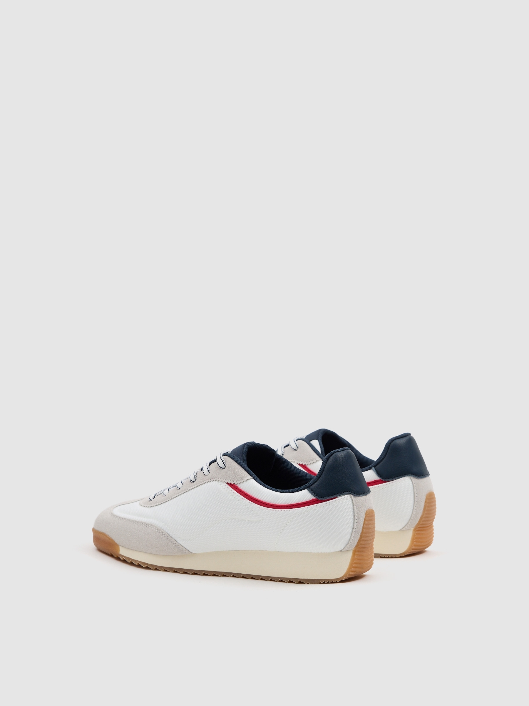 Deportivas retro efecto piel blanco