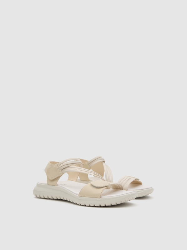 Sandalia cruzada de polipiel con velcro beige vista frontal 45º