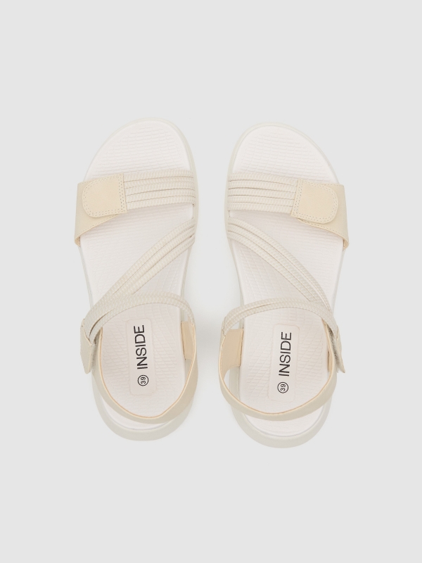 Sandalia cruzada de polipiel con velcro beige vista cenital