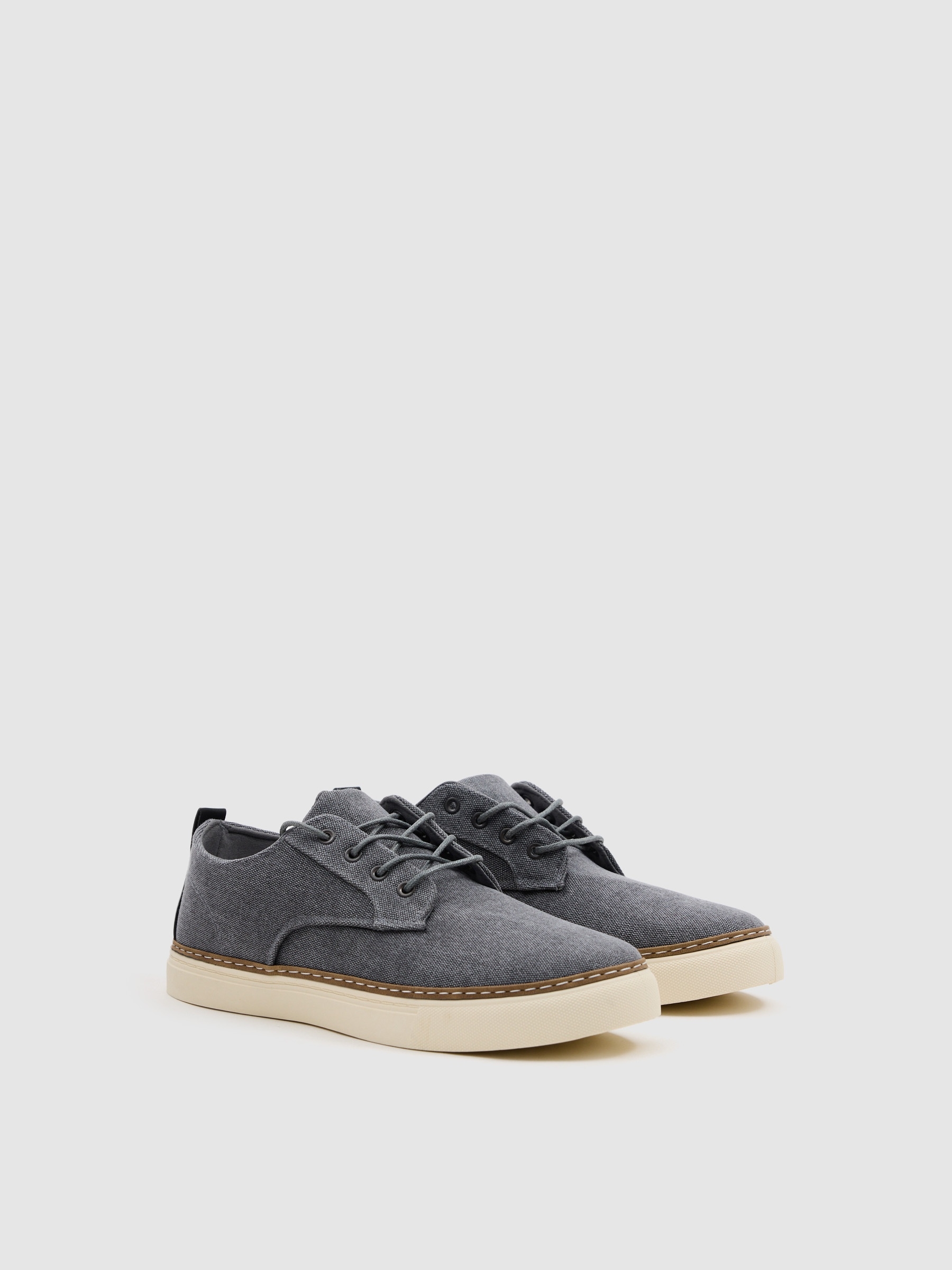Zapatilla lona suela goma gris