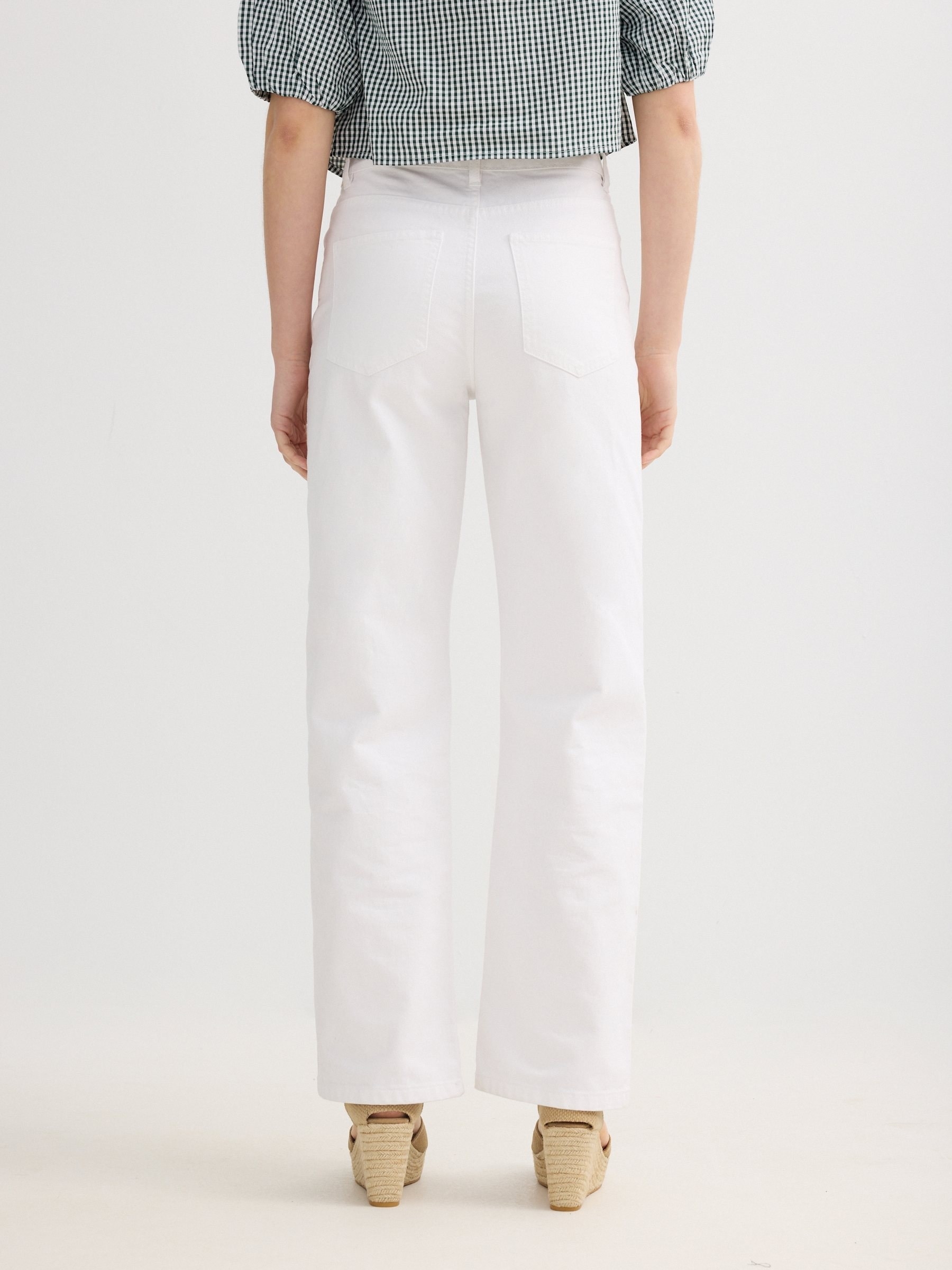 Pantalón recto sarga blanco vista general frontal