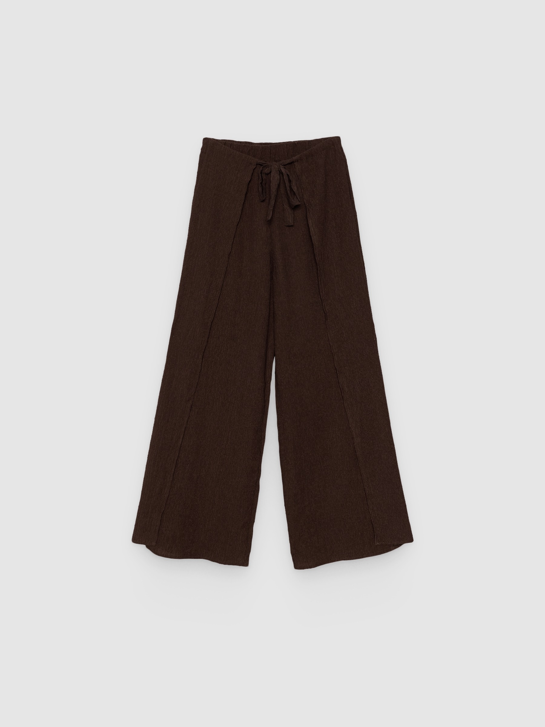 Calça fluida wide leg com laço marrom vista geral frontal
