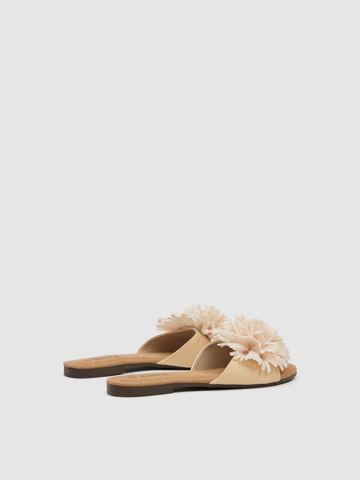 Sandália pala pompom off white vista traseira 45º