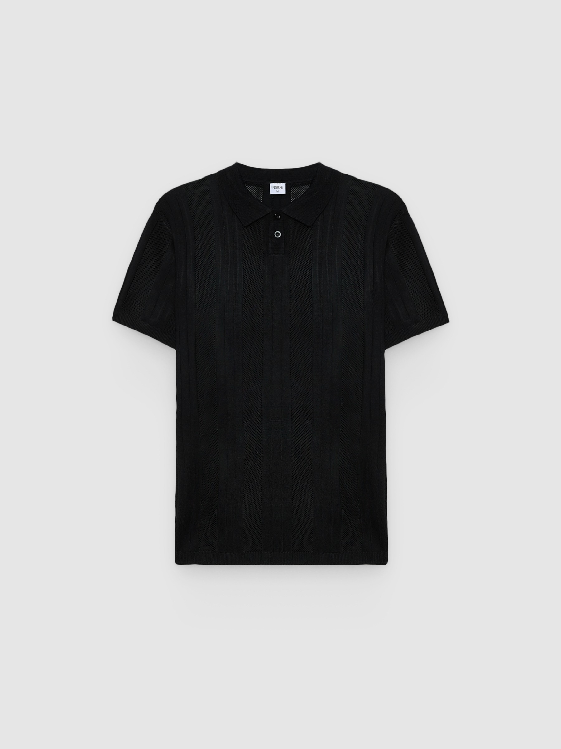 Polo de malha com botões preto vista meia frontal