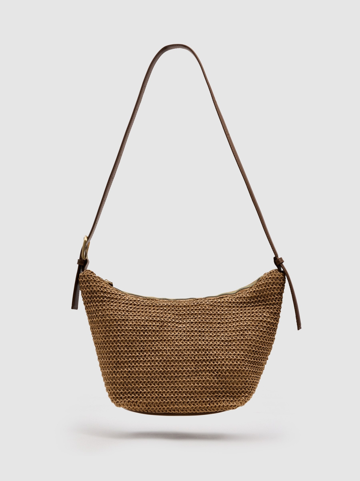 Bolsa de ombro em ráfia marrom vista geral frontal