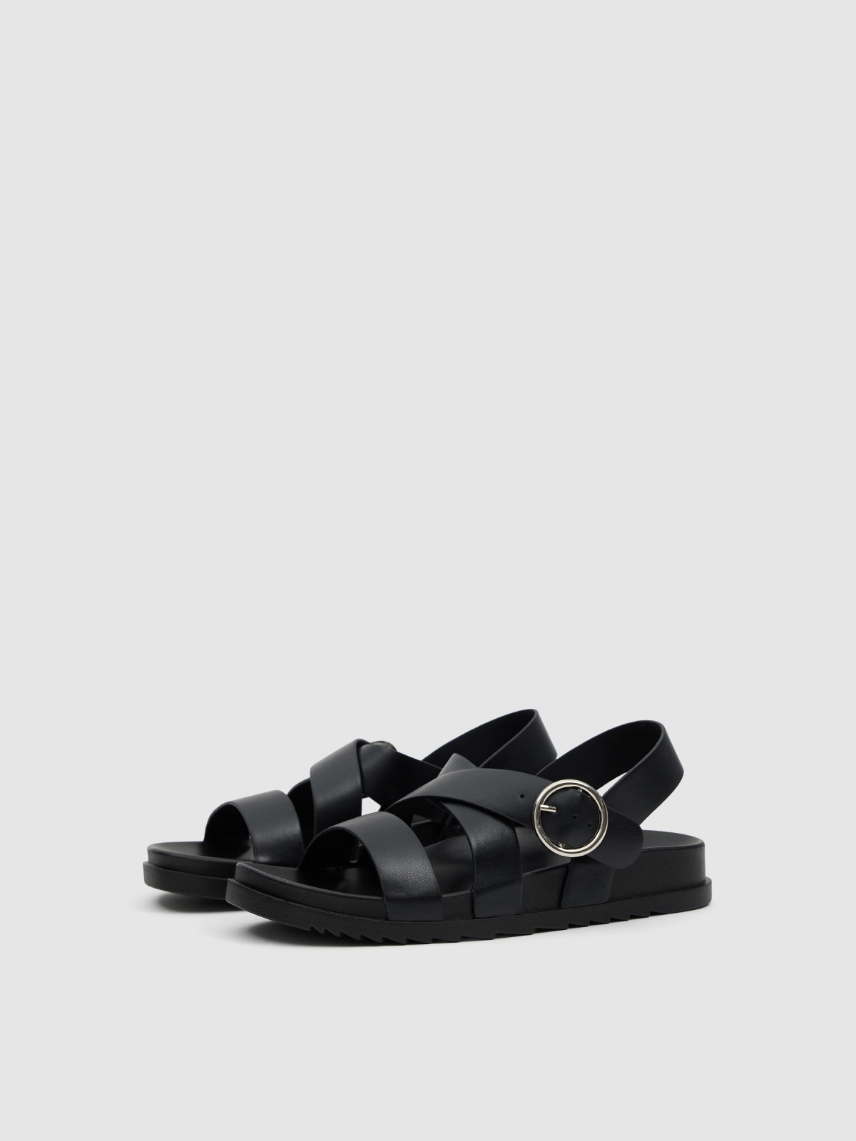 Sandalia bio goma tiras cruzadas negro vista frontal 45º