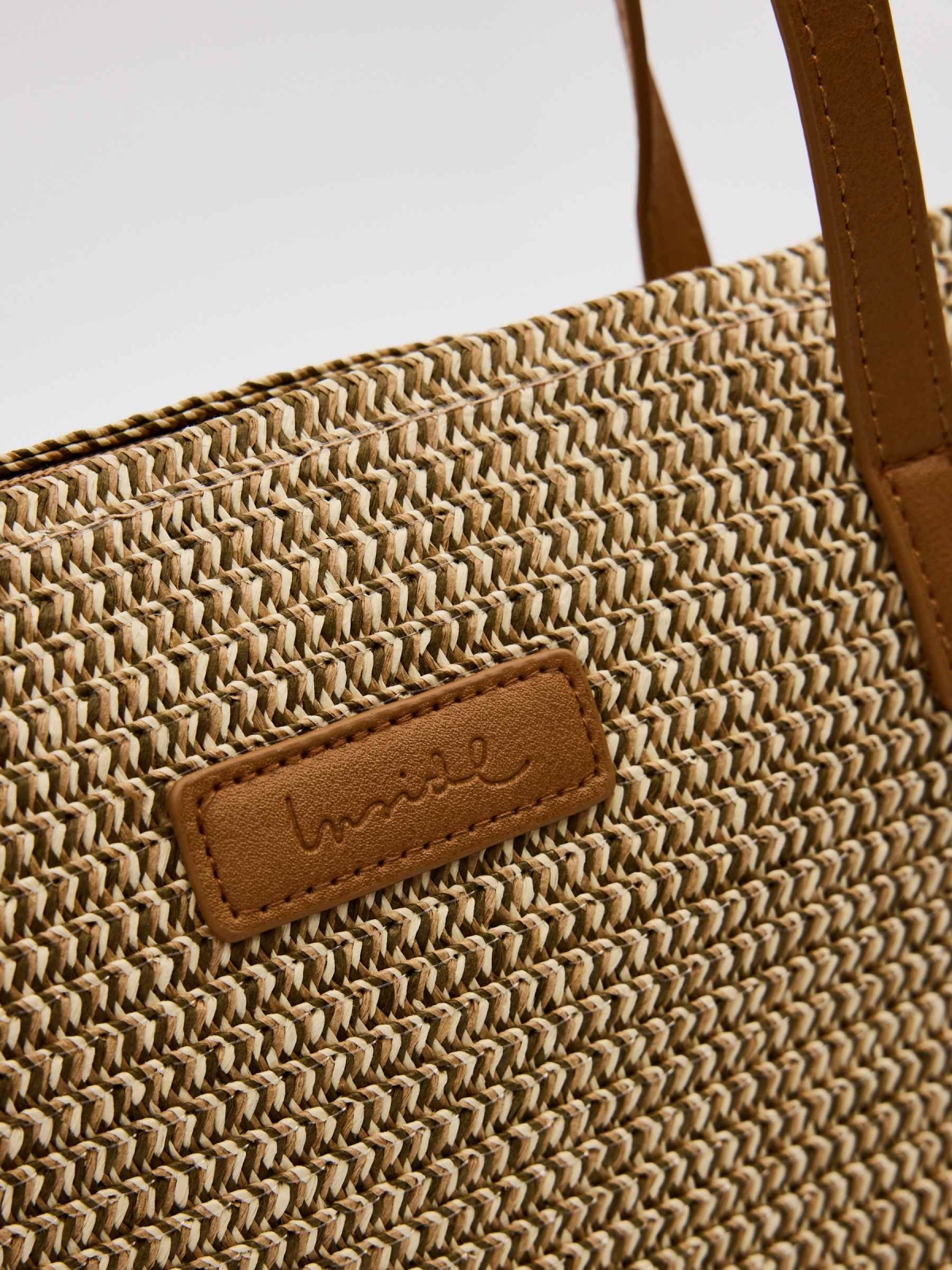 Raffia basket brown 45º side view