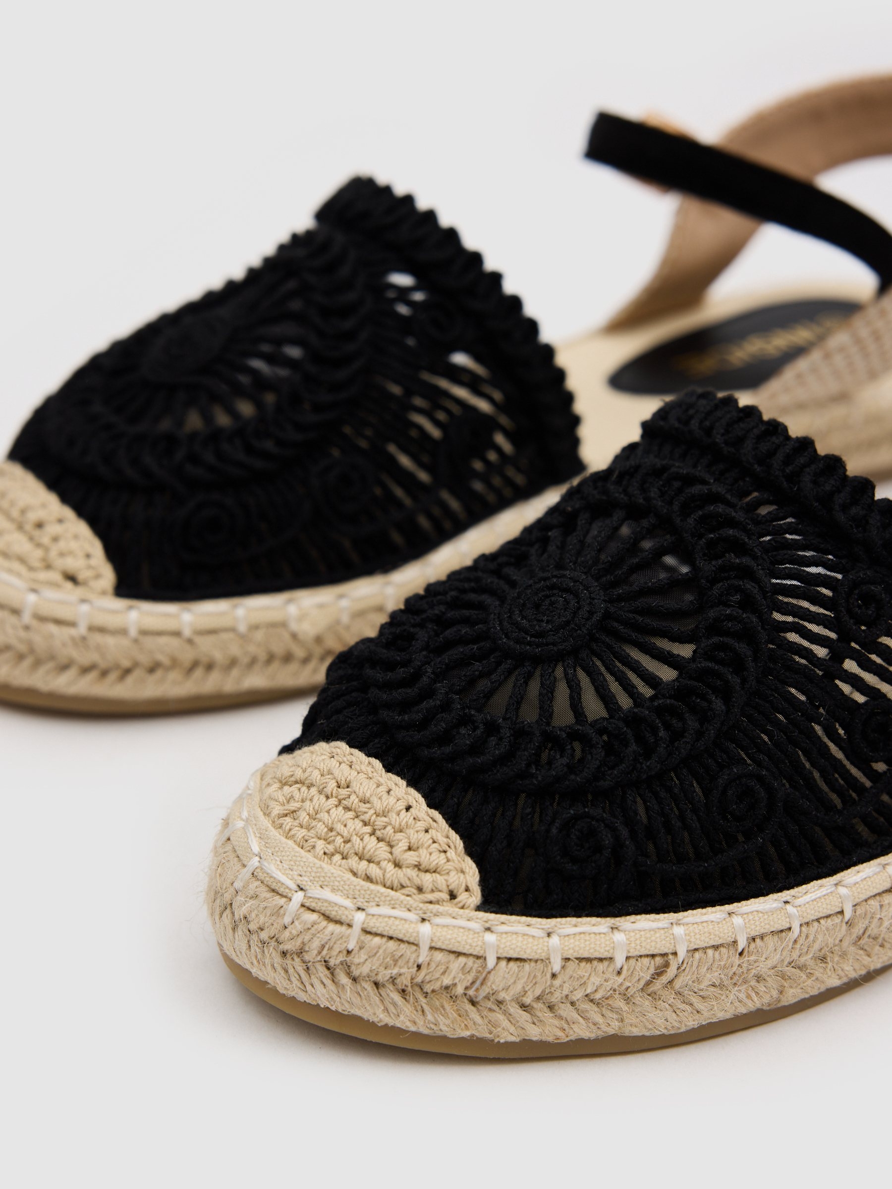 Sandalias yute pala bordada negro