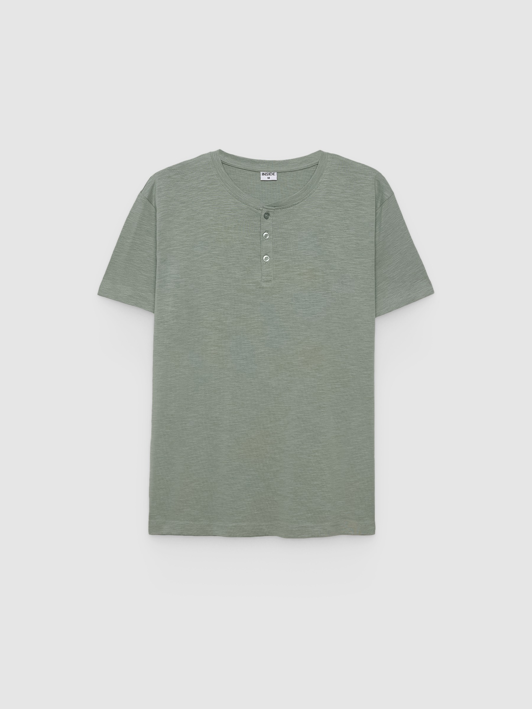 Camiseta flamê gola padre verde vista meia frontal