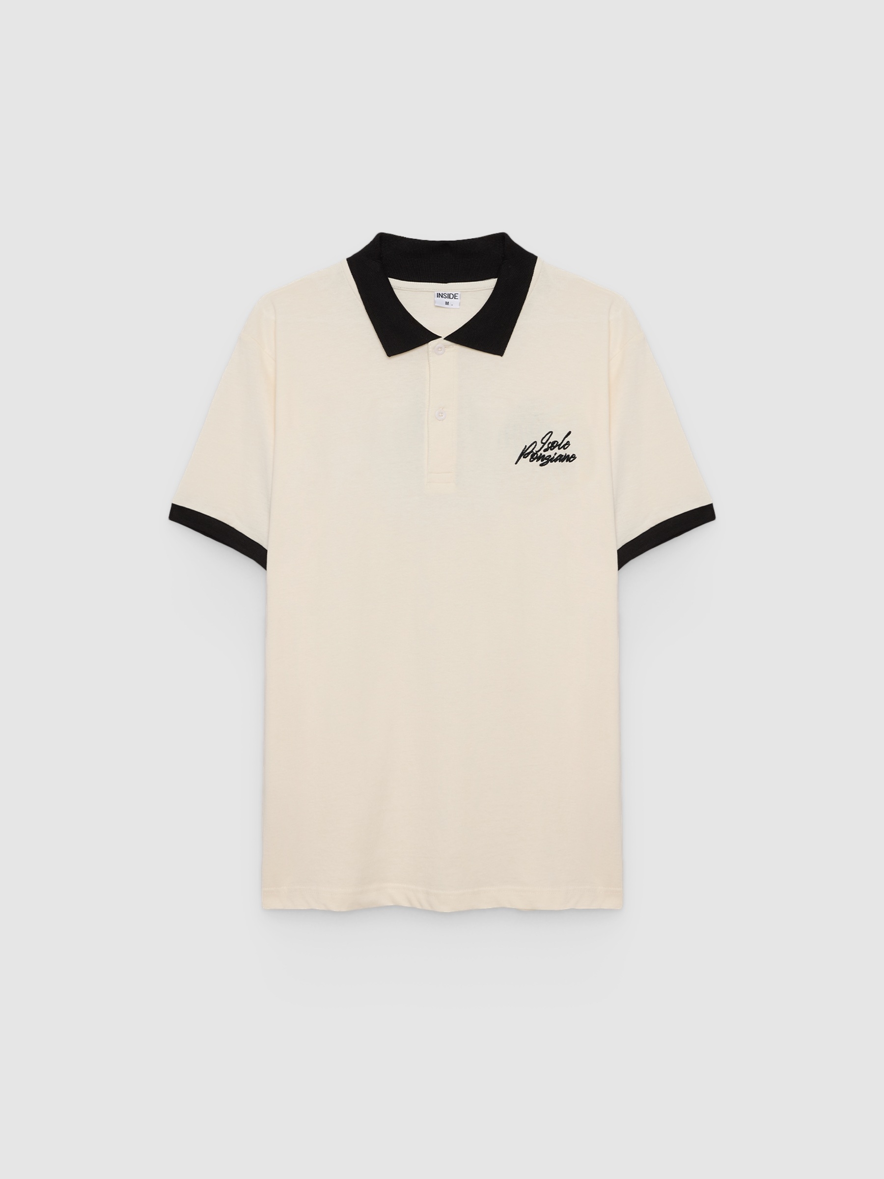 Polo com texto bordado crua vista meia frontal