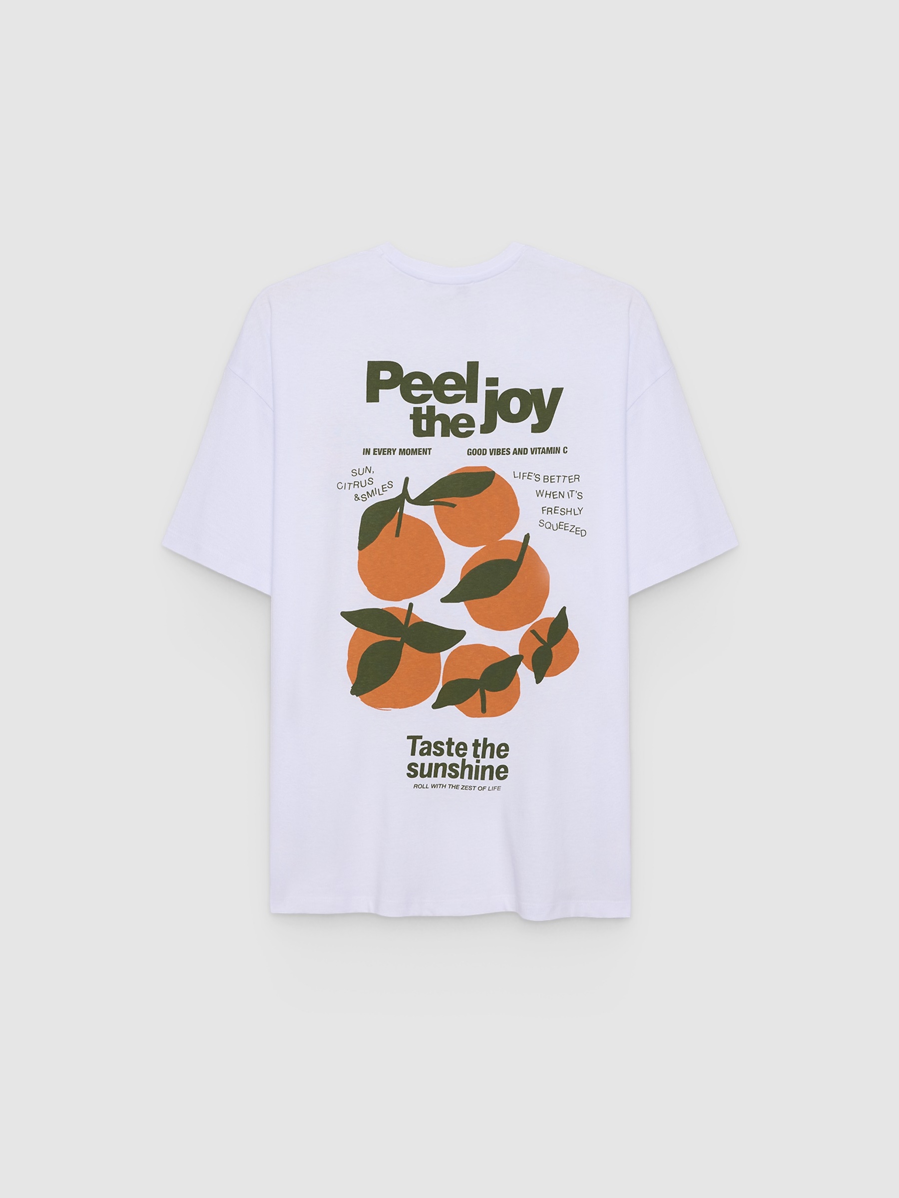 Camiseta oversize frutas blanco vista media frontal