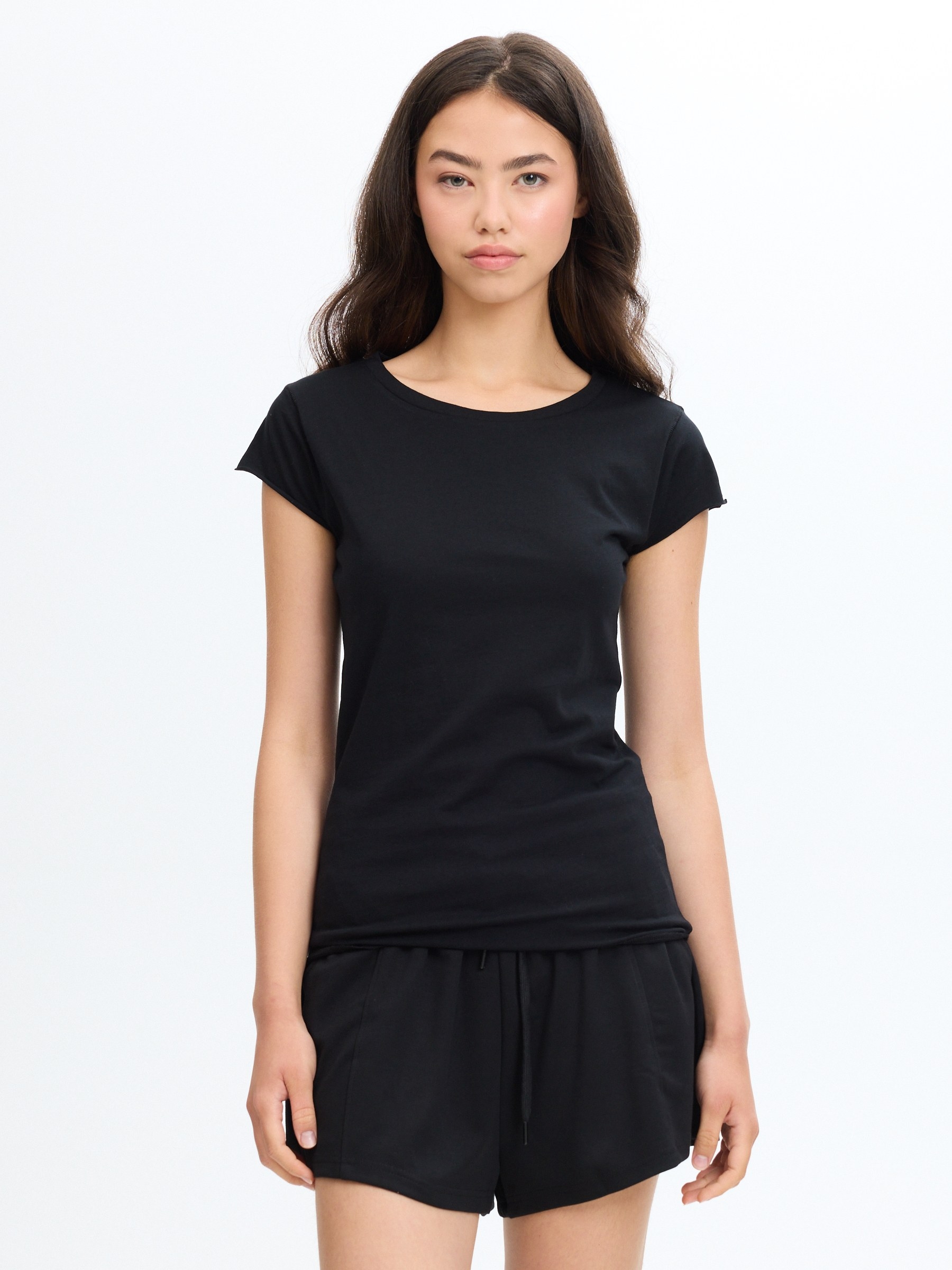 Camiseta básica algodão preto vista meia frontal