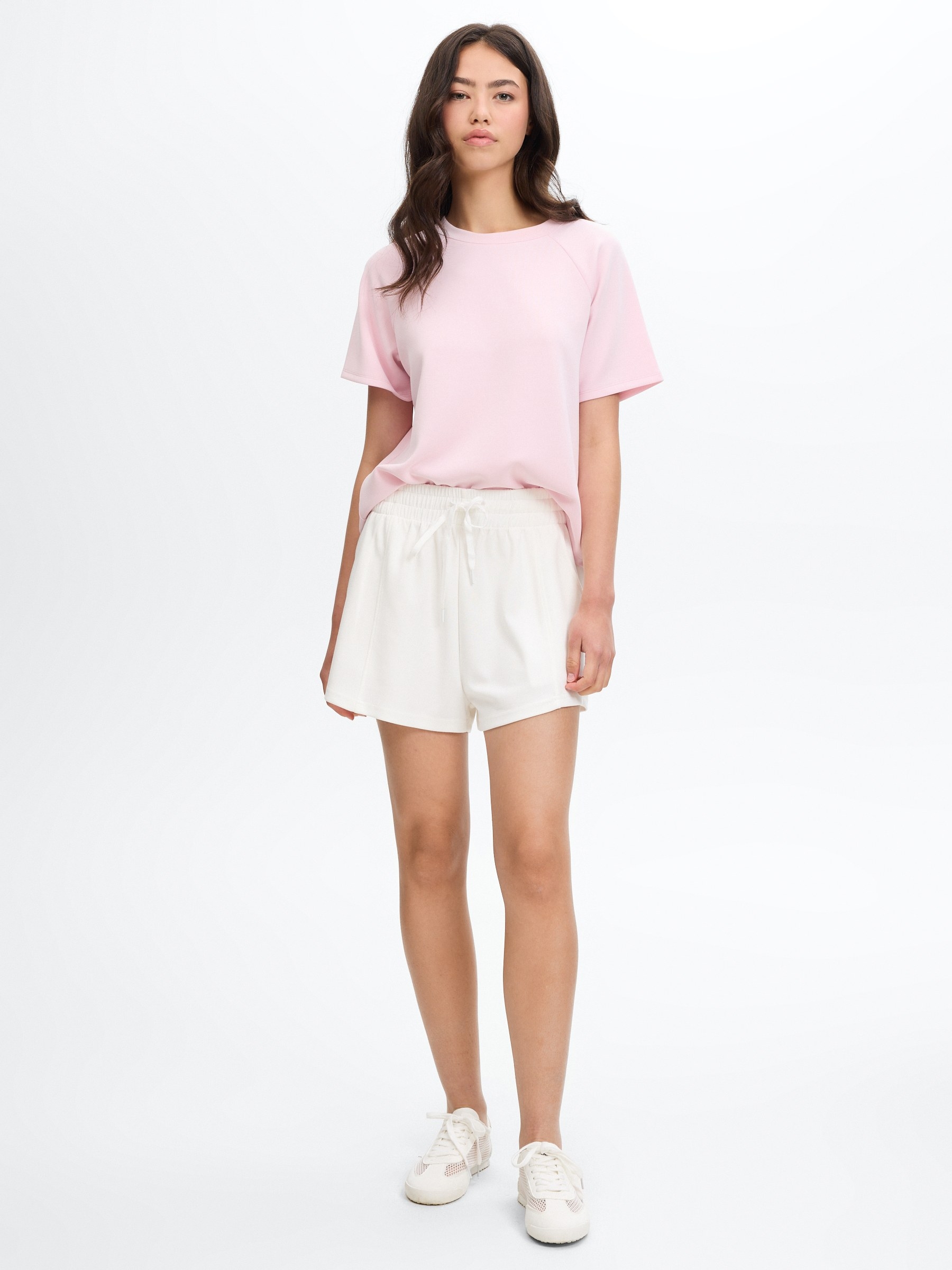 Short fluido soft bolsos branco vista meia frontal