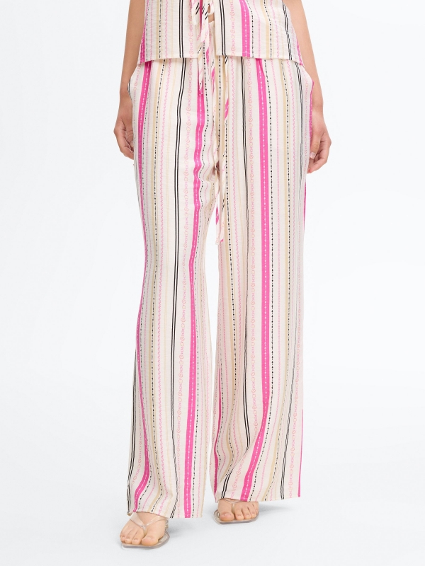 Calça fluida wide leg estampada branco vista meia frontal