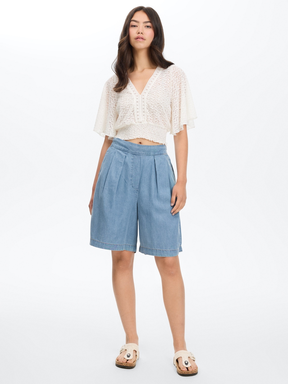 Blusa fluida de renda branco vista geral frontal