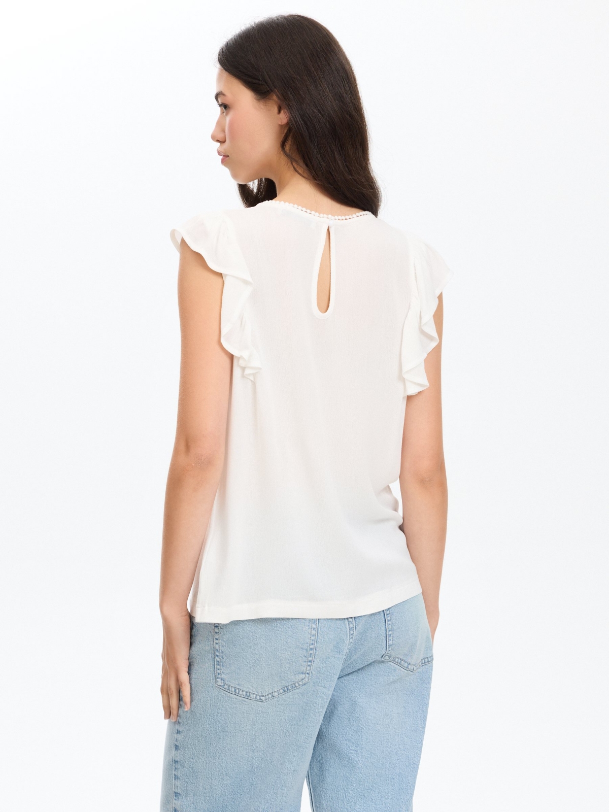 Camiseta sem mangas de viscose com babados branco vista meia traseira