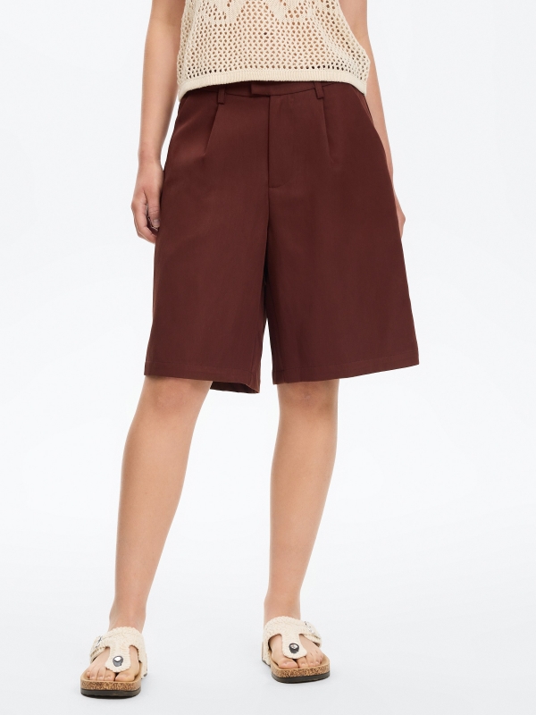 Bermuda shorts with textured pleats chocolate middle back view