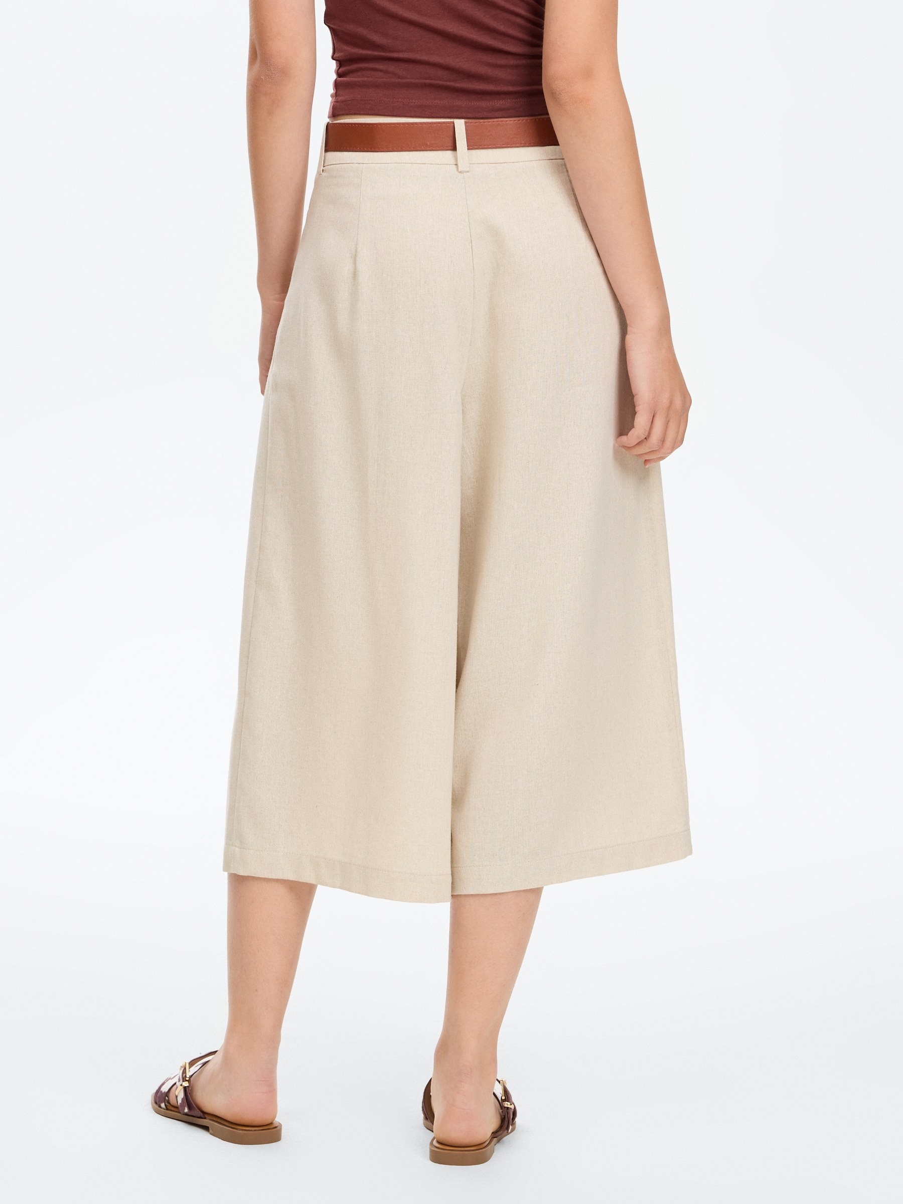  Tailored linen Bermuda shorts with belt raw front view