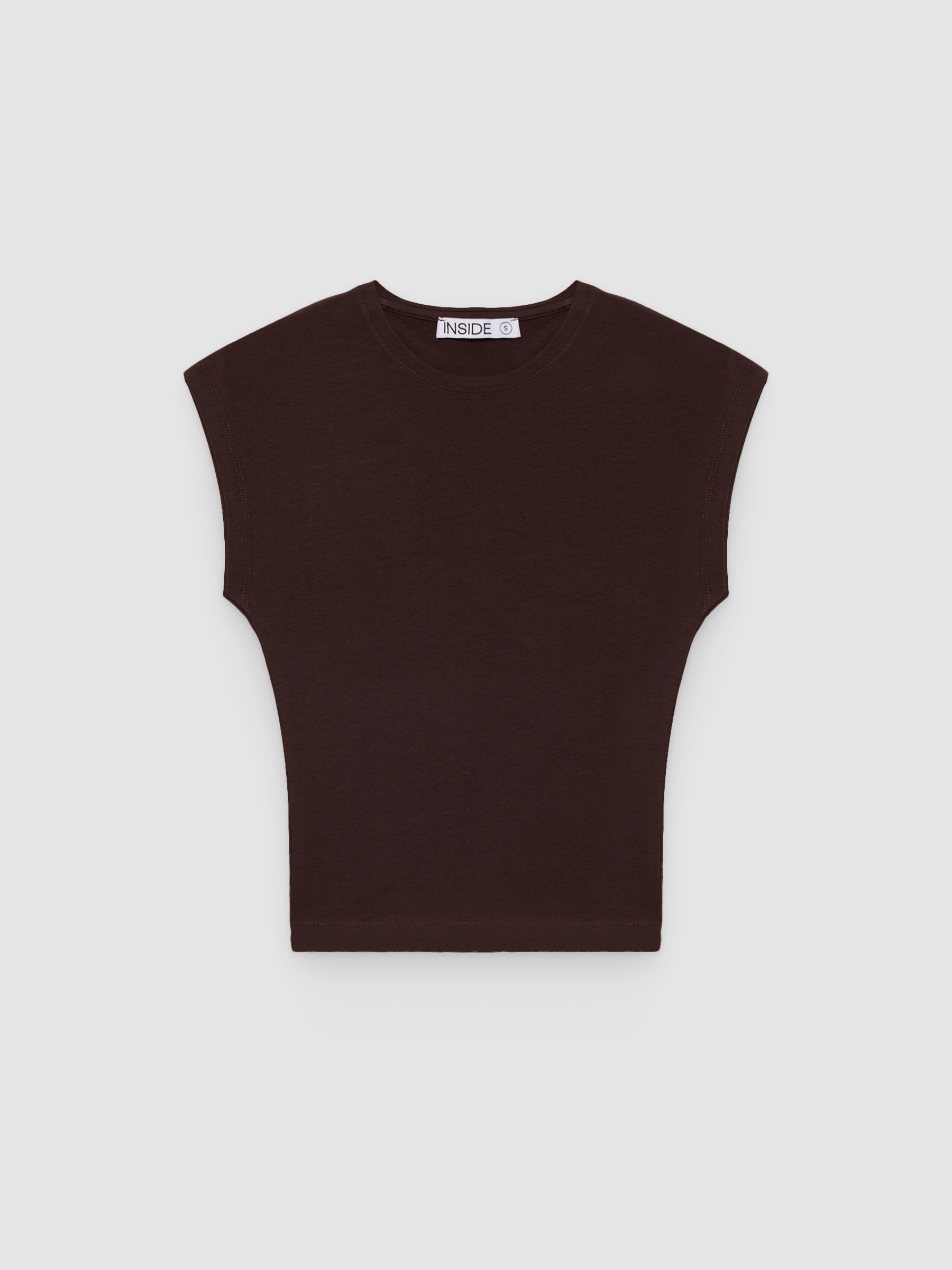 Camiseta básica crop ajustada chocolate vista media frontal
