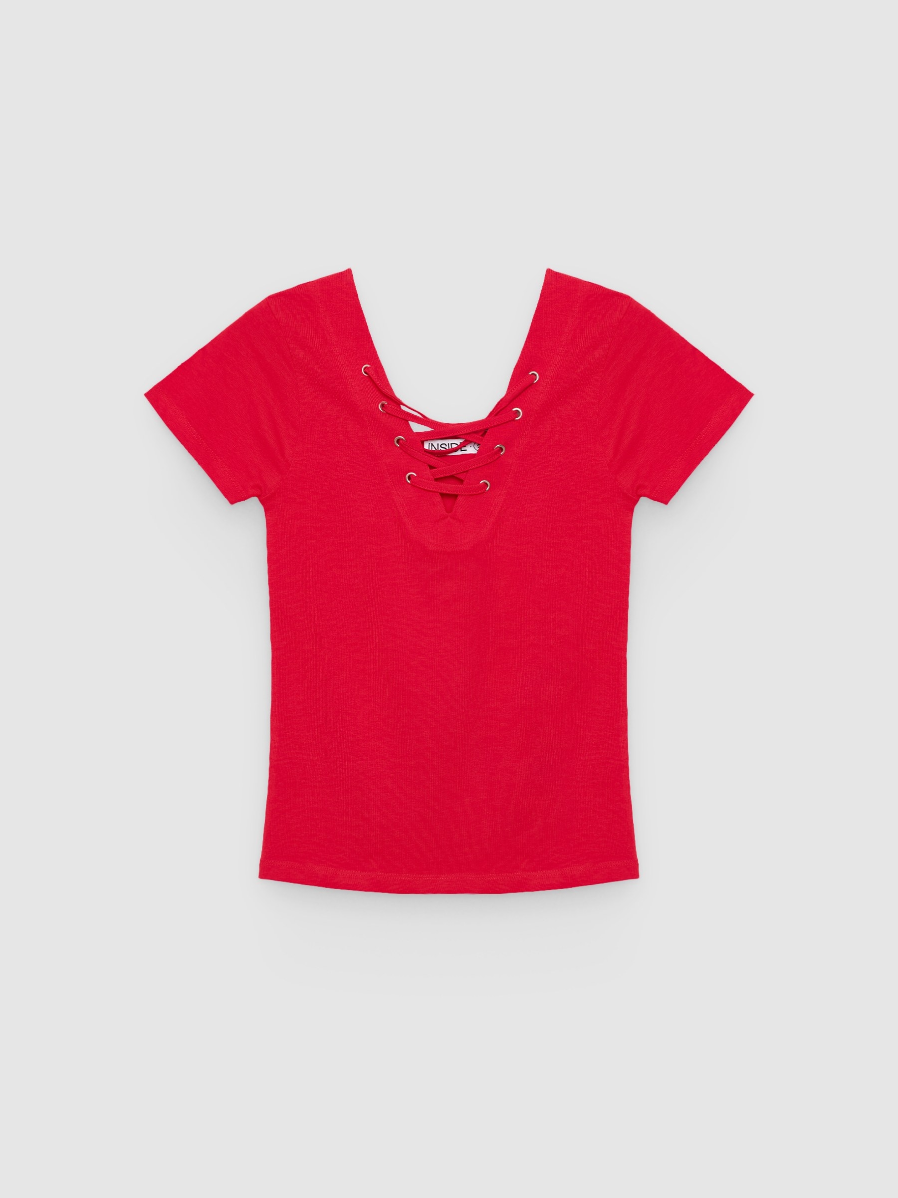 Camiseta alças decote vermelho vista meia frontal
