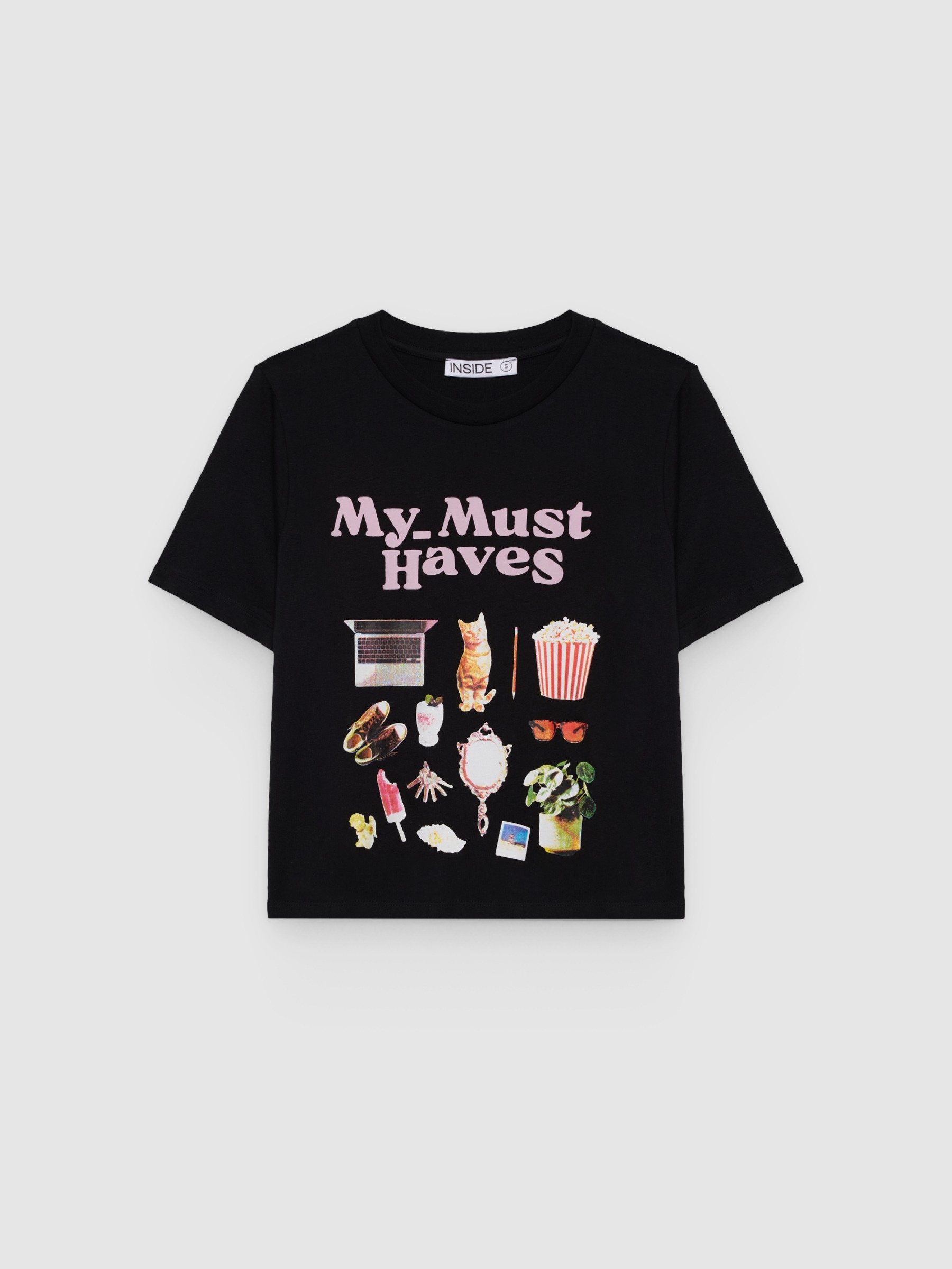 Camiseta gráfica de algodão preto vista meia frontal