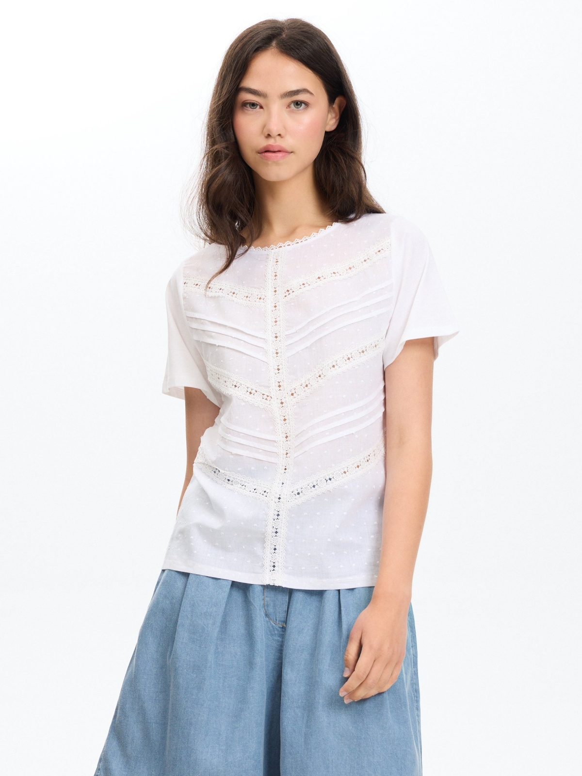 Camiseta algodão plumeti branco vista meia frontal