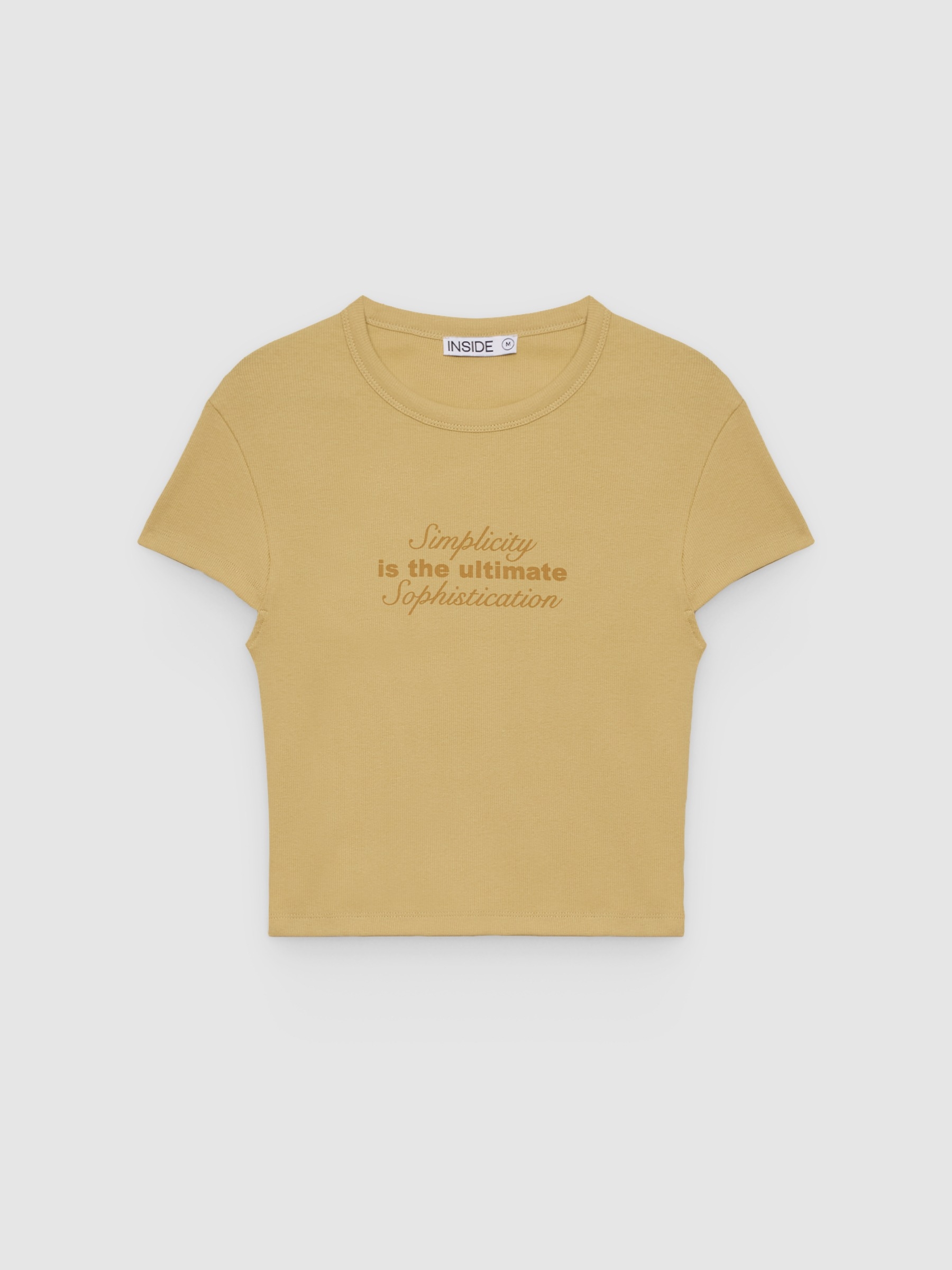 Camiseta básica canelada com texto areia vista meia frontal