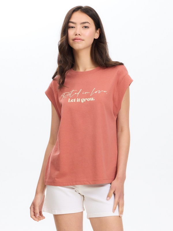 Camiseta oversize estampada de algodón marrón claro vista media frontal
