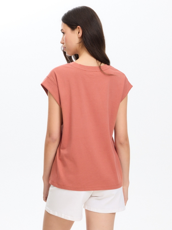 Camiseta oversized estampada de algodão marrom claro vista meia traseira