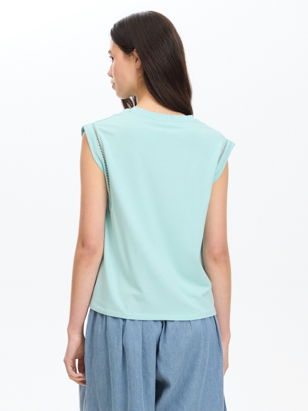 Camiseta modal sem mangas azul claro vista meia traseira