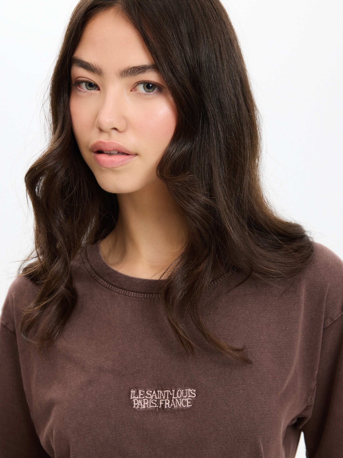 Oversized cotton t-shirt chocolate detail view