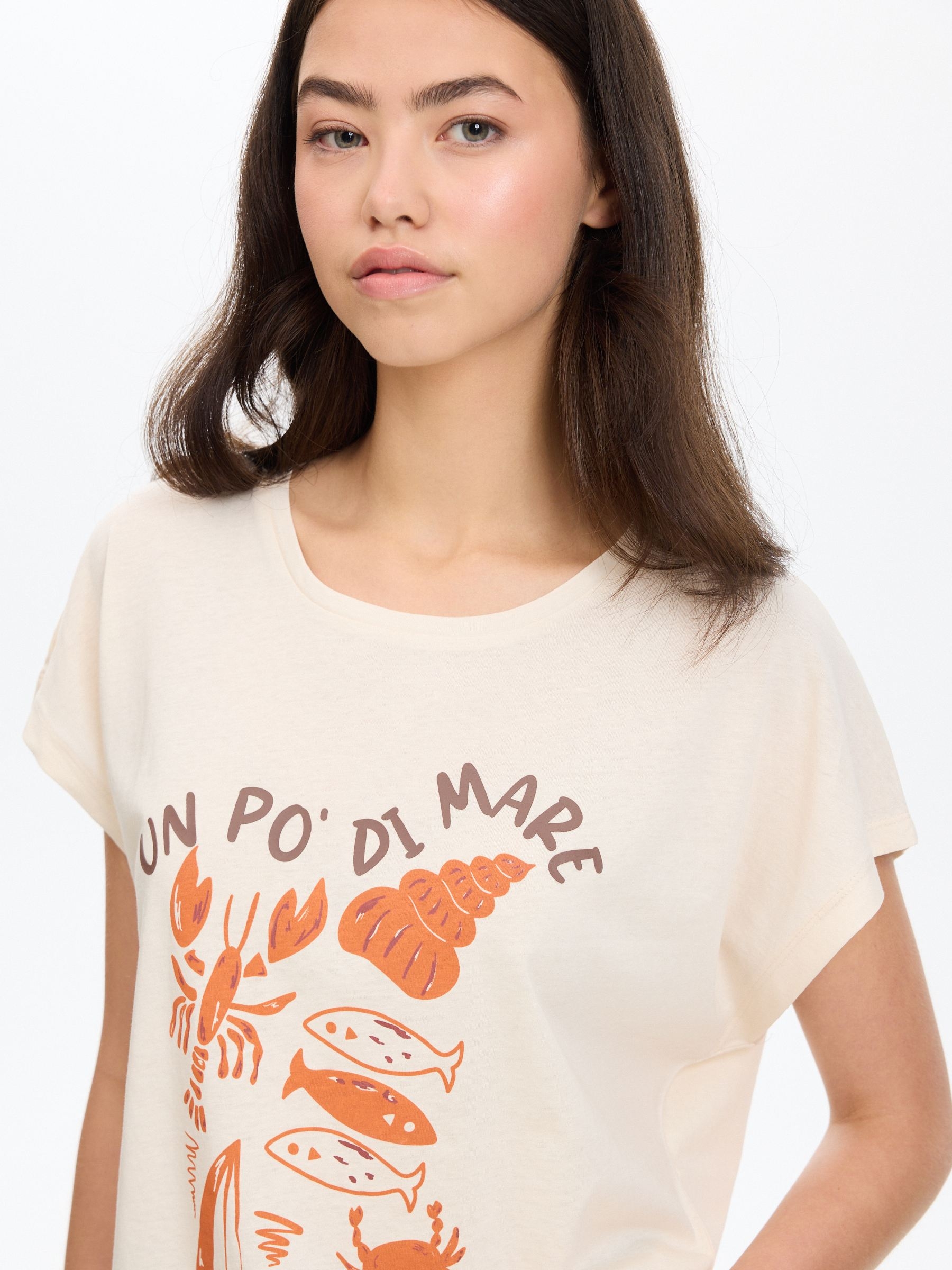 Camiseta estampada marinho crua vista meia frontal