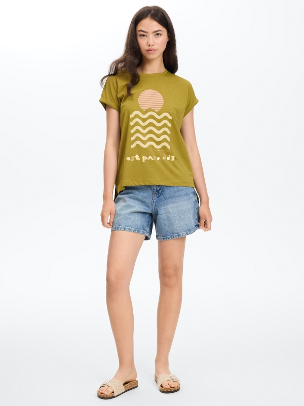 Camiseta oversized larga verde oliva vista general frontal