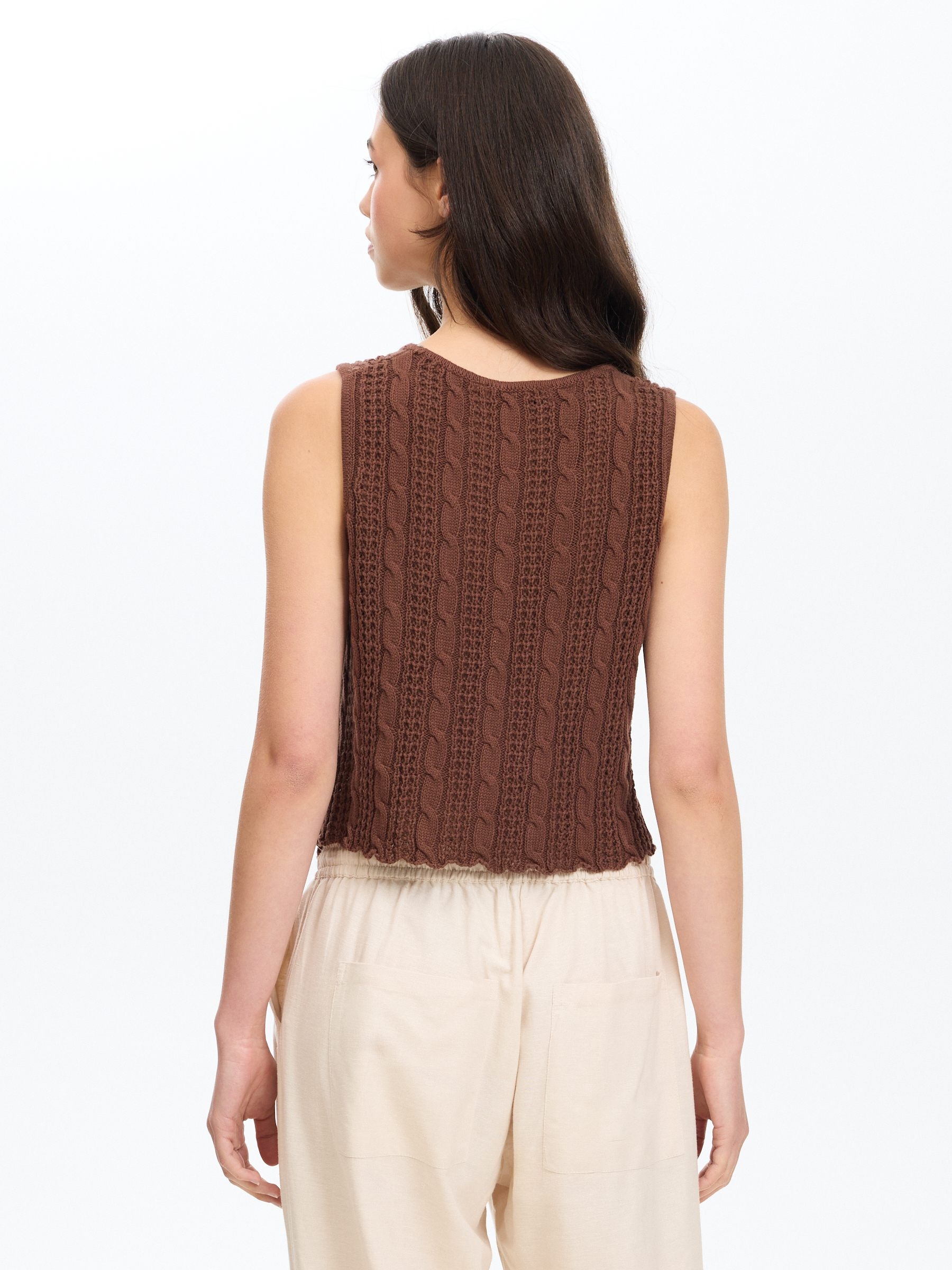 Top punto calado slim botones chocolate vista media frontal