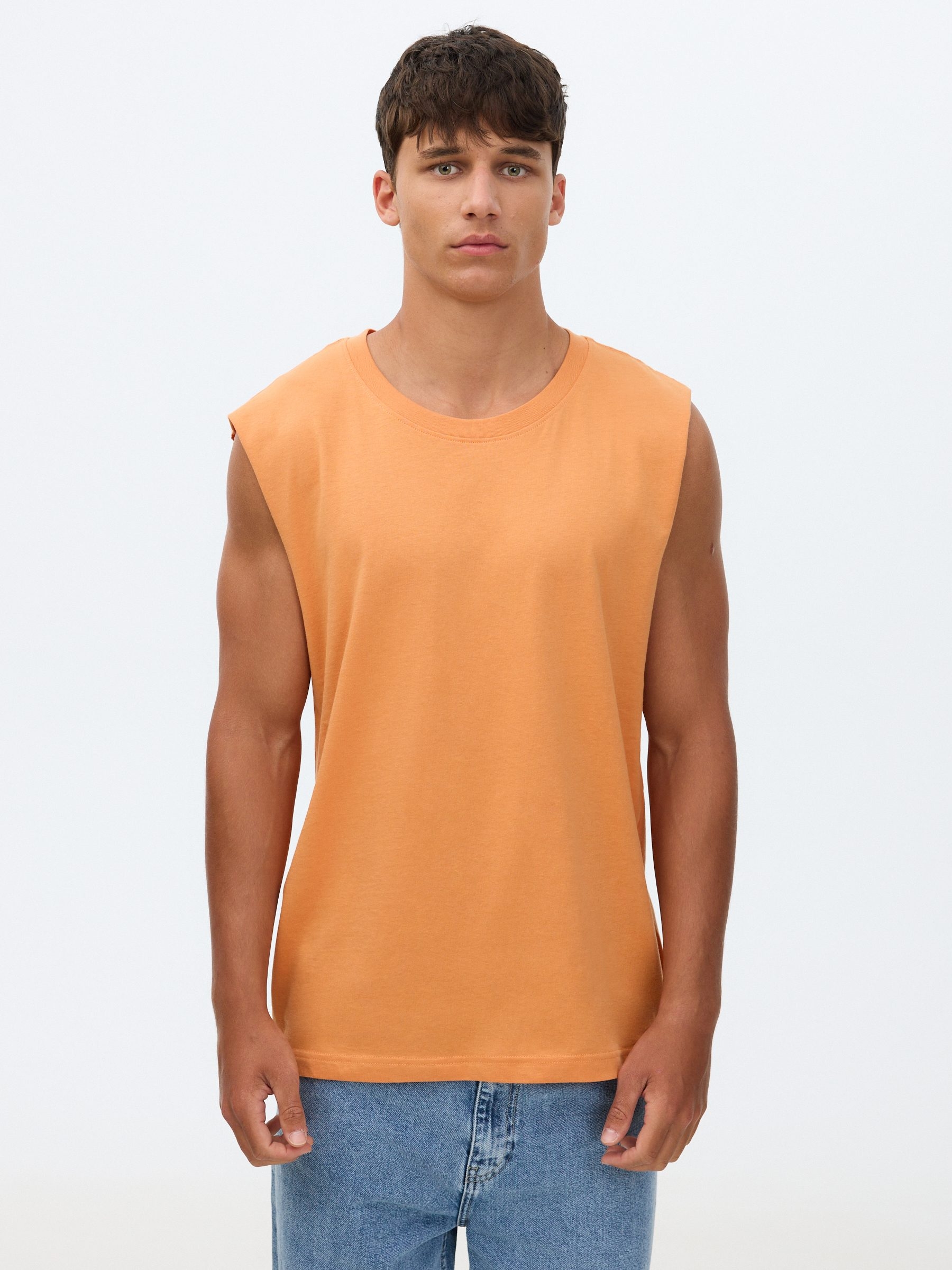 Camiseta básica sin mangas coral vista media frontal
