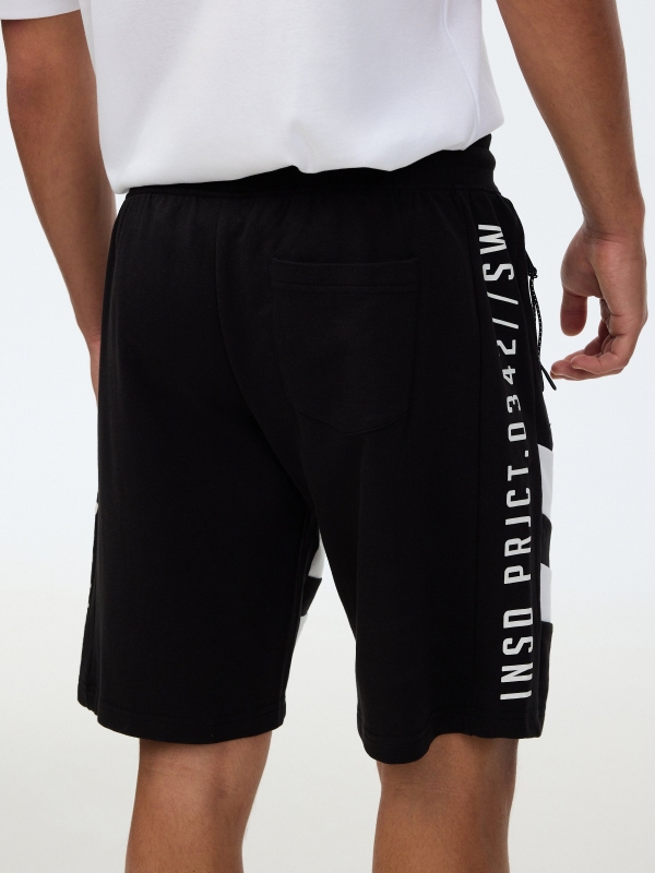 Bermuda jogger con bandas negro vista general frontal