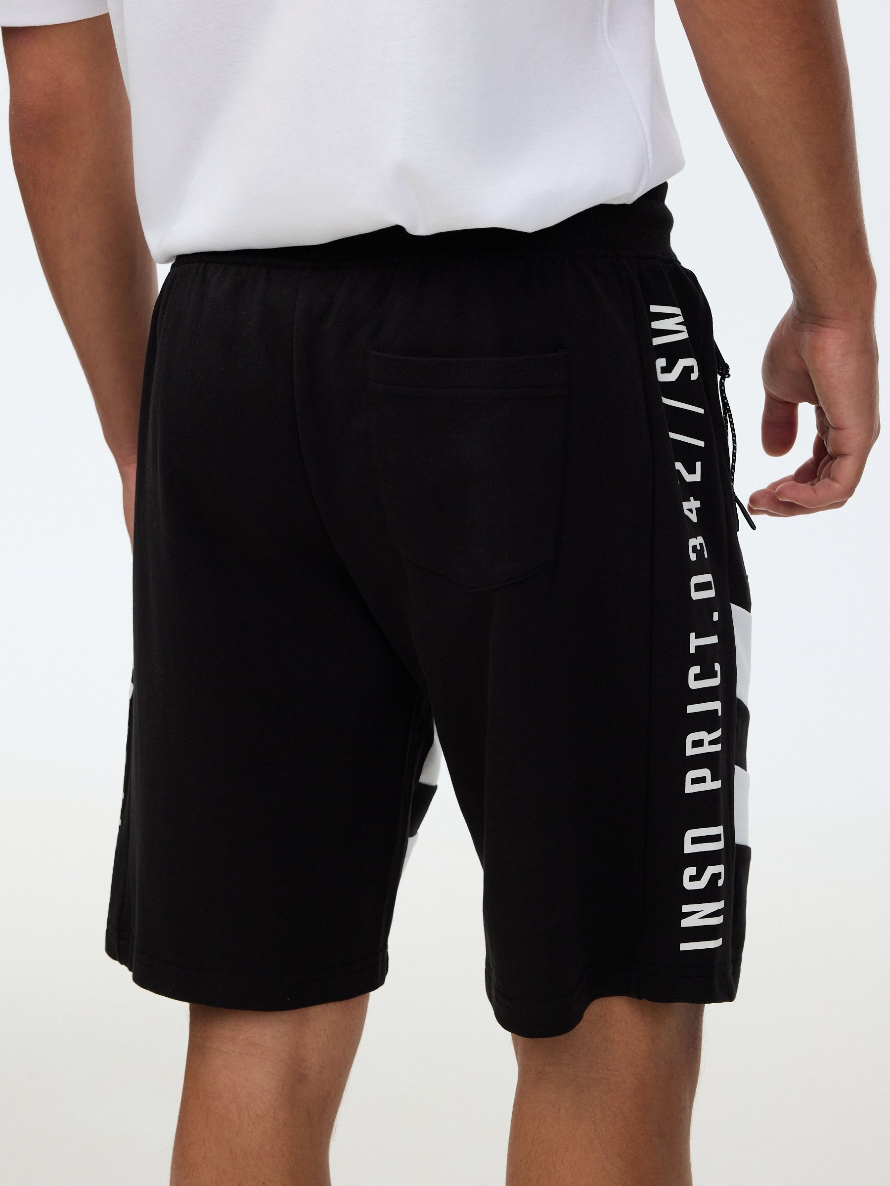 Bermuda jogger with bands black middle front view