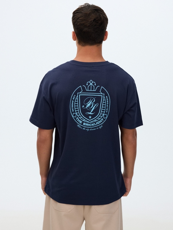 Camiseta estampada bricklight azul marinho vista meia traseira