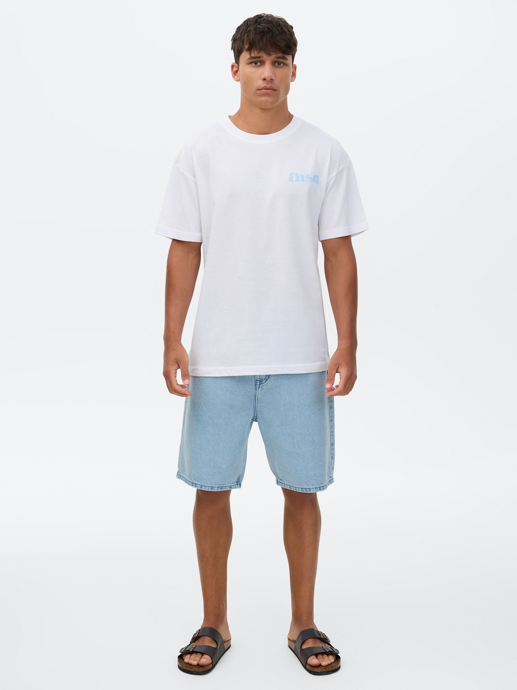  Camiseta estampada com texto branco vista frontal