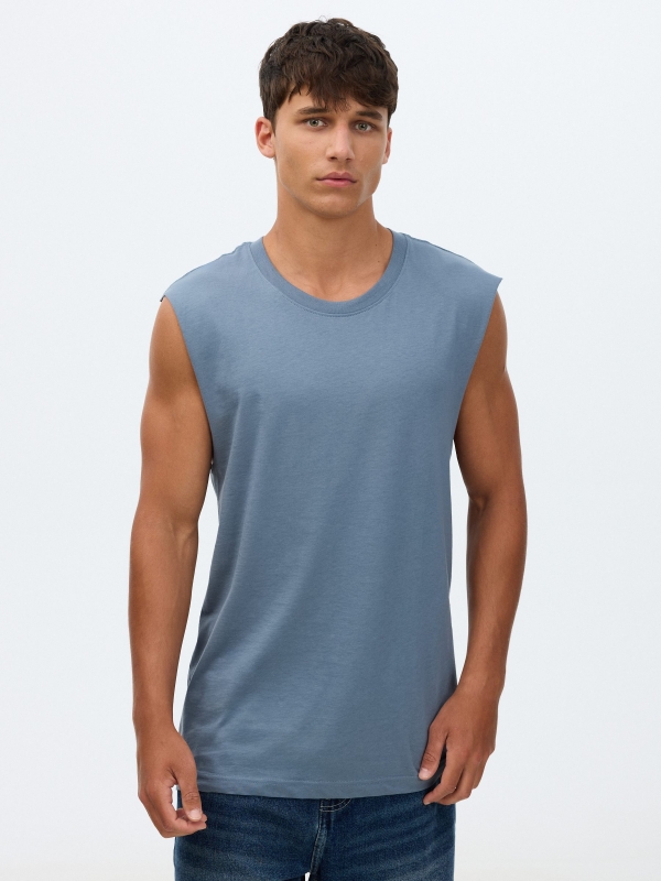 Camiseta básica sem mangas cinza vista meia frontal