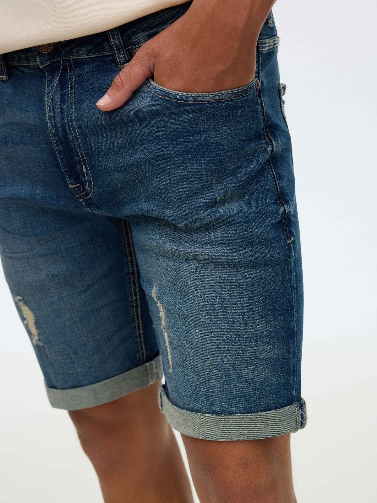 Skinny denim Bermuda blue detail view