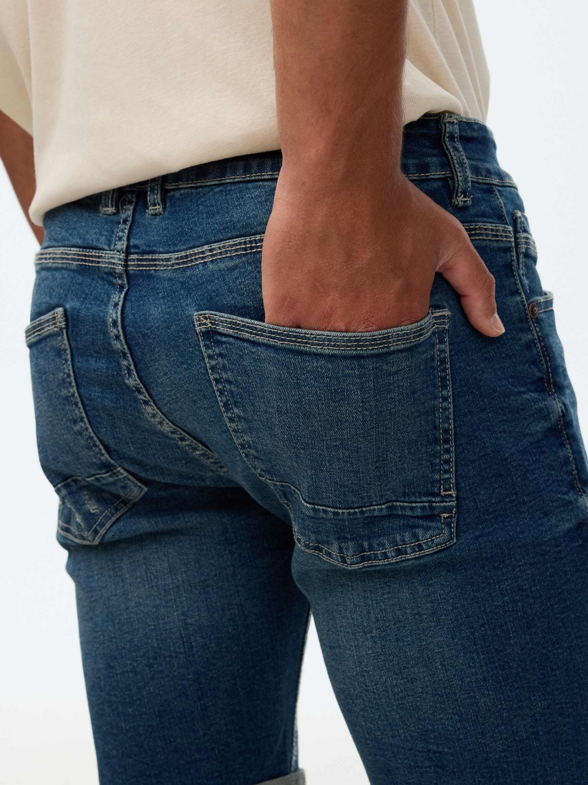 Skinny denim Bermuda blue detail view