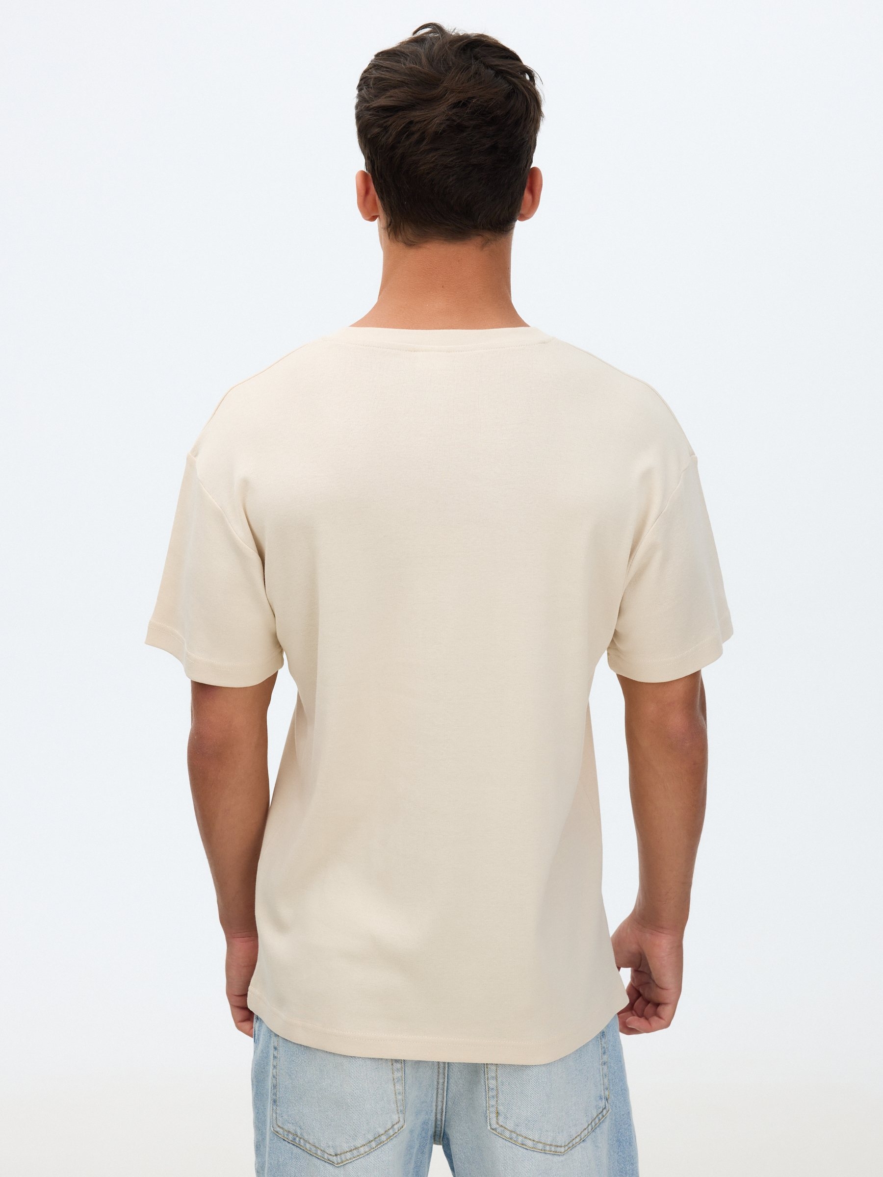 Camiseta básica cuello redondo crudo vista media frontal
