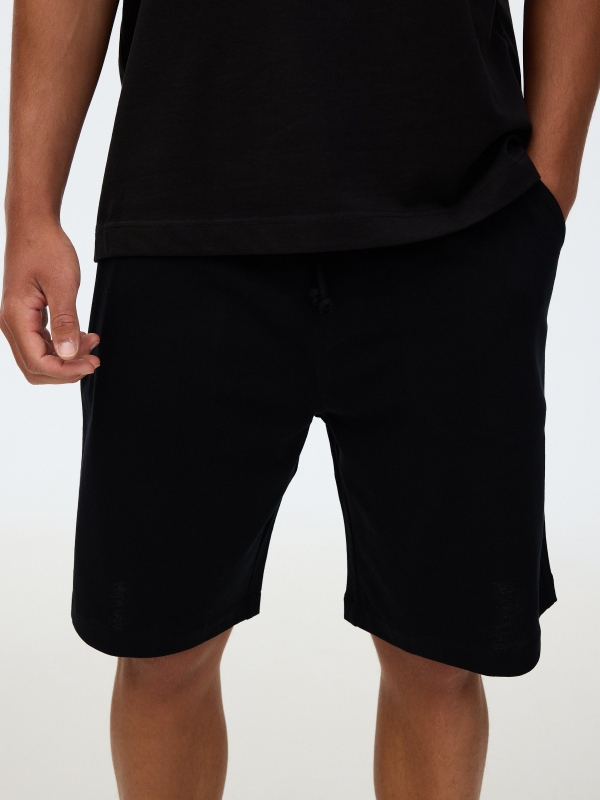 Bermuda jogger felpa preto vista meia traseira
