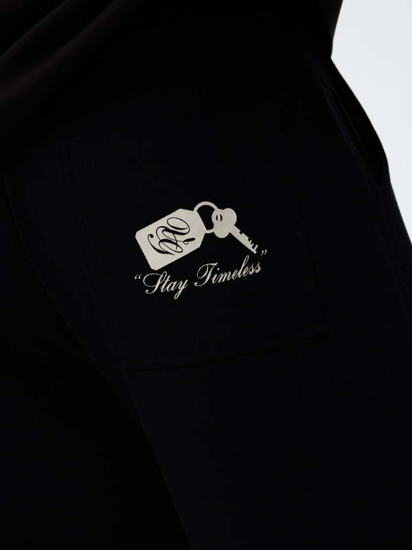 Fleece jogger shorts black detail view