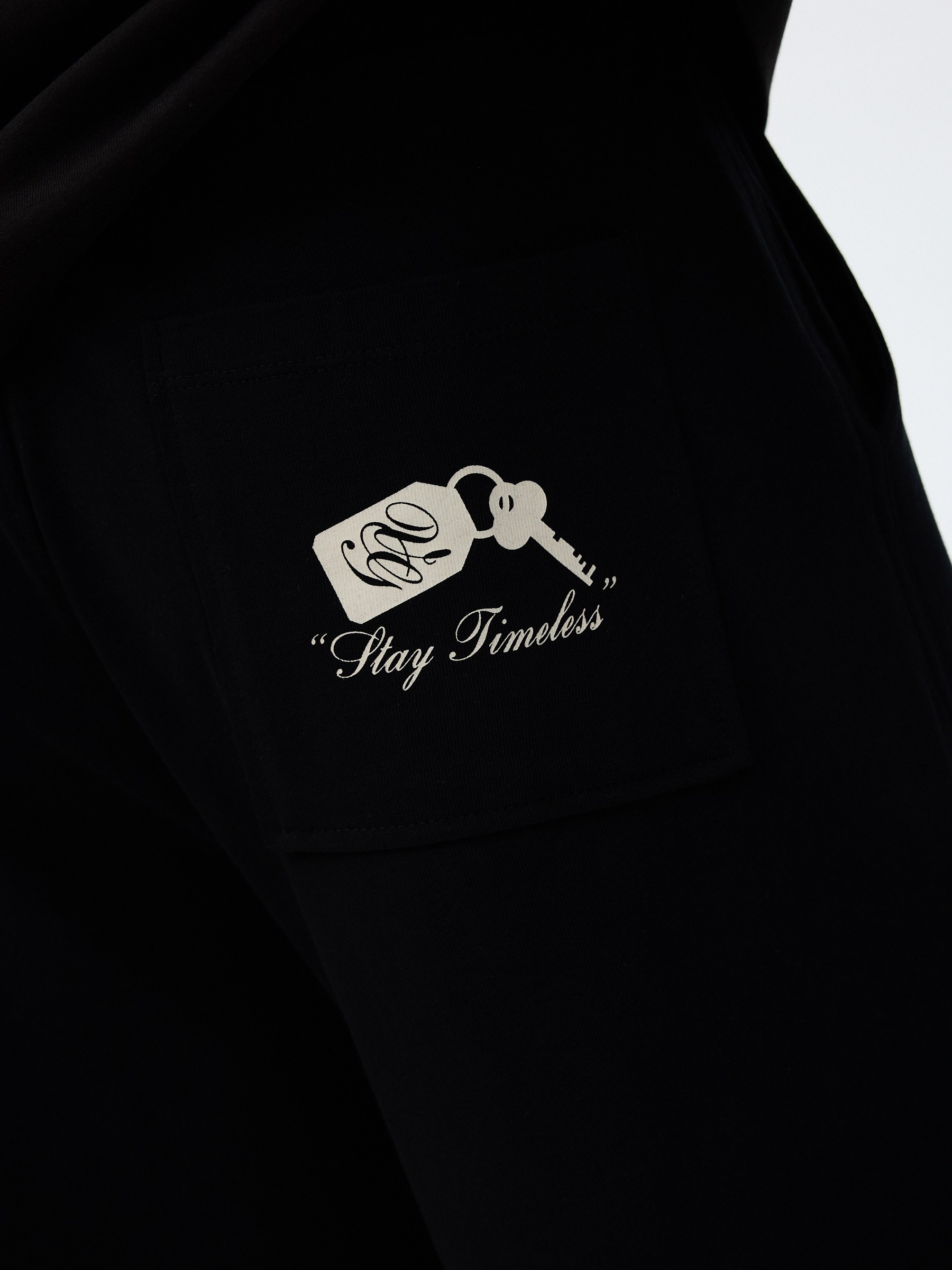 Fleece jogger shorts black middle front view