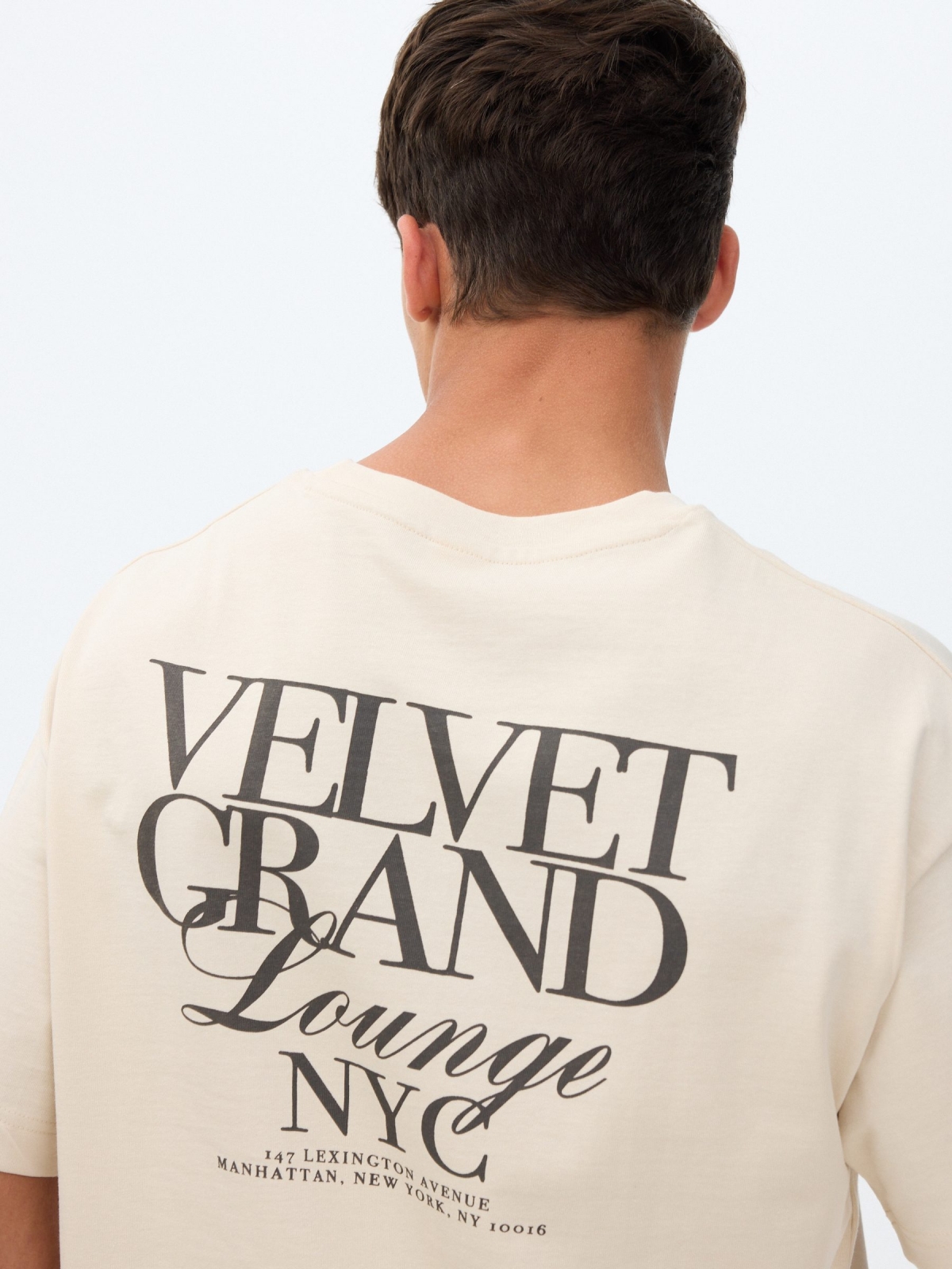 Camiseta stay timeless crua vista detalhe