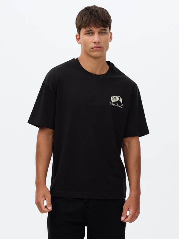 Camiseta stay timeless preto vista meia frontal